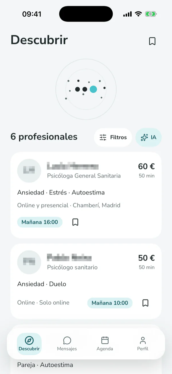 Pantalla de l’app: sis professionals amb la seva especialitat, preu per sessió, modalitat i propera disponibilitat.