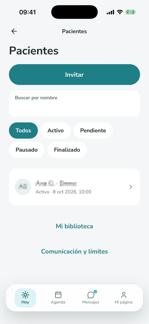 Pantalla de l’app: llista de pacients vinculats, invitació per vincle, biblioteca pròpia i límits de comunicació.